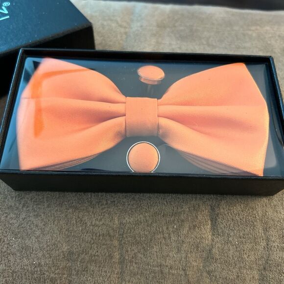 GUSLESON Mens Orange Pre-tied Bow Tie, Pocket Square, &!Cufflink Set with Gift B - Picture 2 of 4
